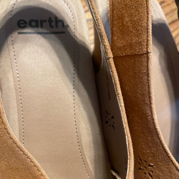 Earth Tan wedge upper heels  with Star Perforations size 9w - Picture 5 of 13